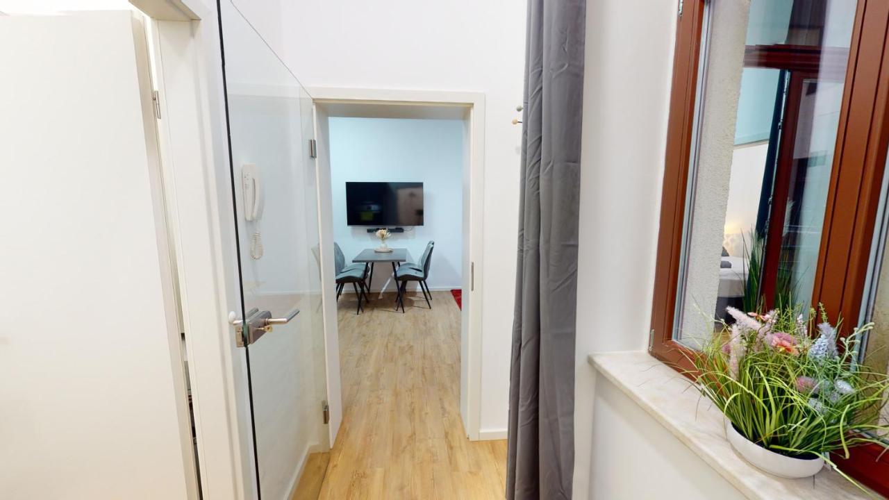Sweethome - Luxus Pur - Grosse Kueche, Wifi Magdeburgo Esterno foto